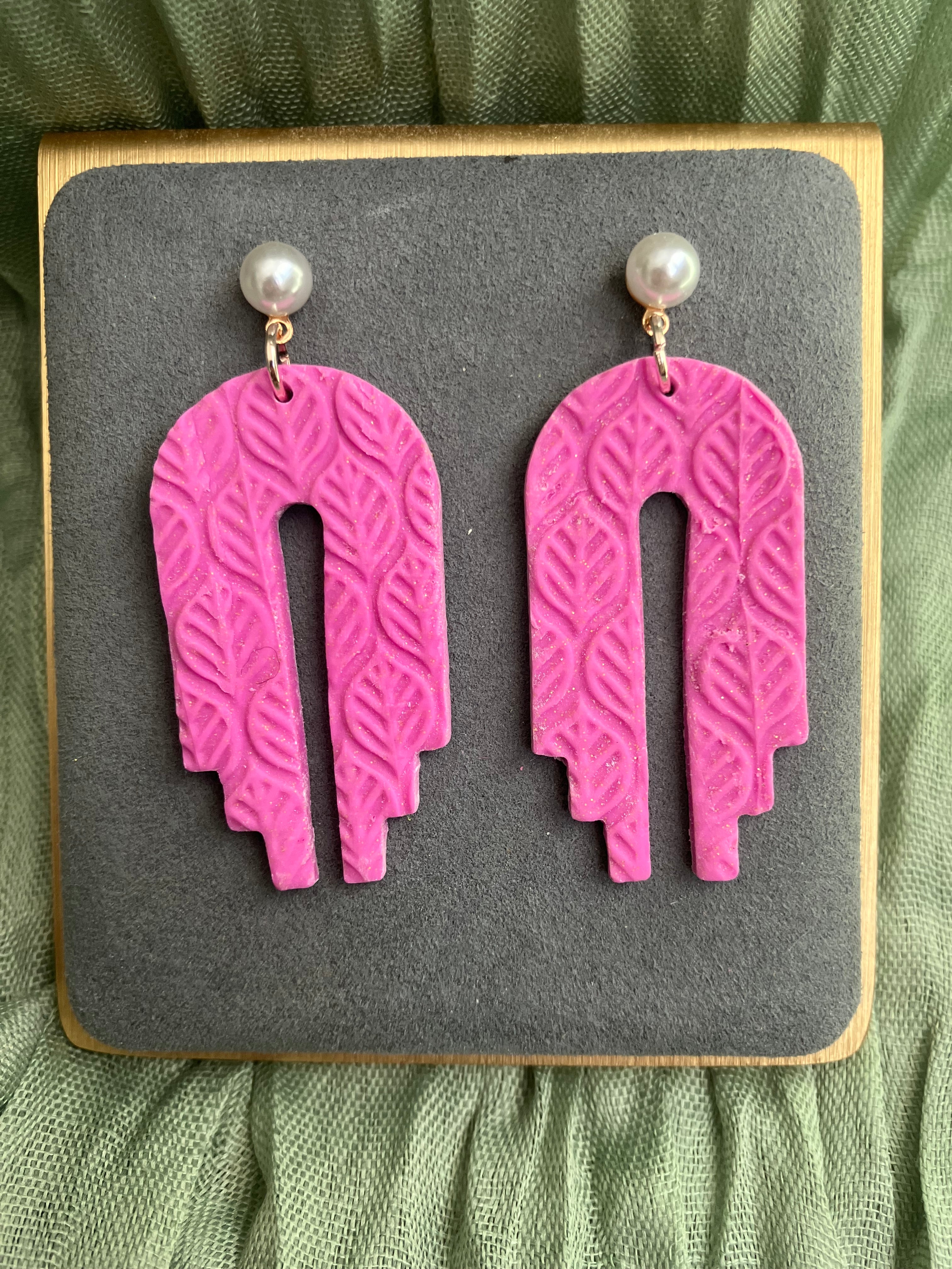 Violet Leaves with Pearls